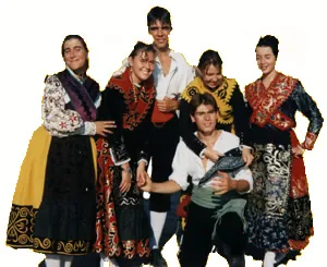 Grupo de personas con trajes tradicionales sayagueses