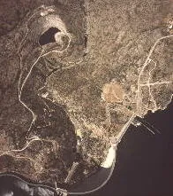 Vista aérea de la presa y la cantera