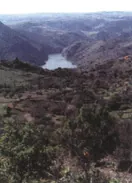 Embalse entre laderas en la ruta Las Dos Aguas, Fermoselle